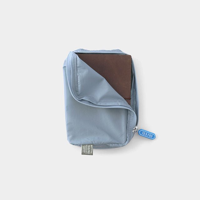 Traveler's Company: TF TO&FRO Traveler's Notebook Organizer, Passport Size, Blue Gray - Art Bloss