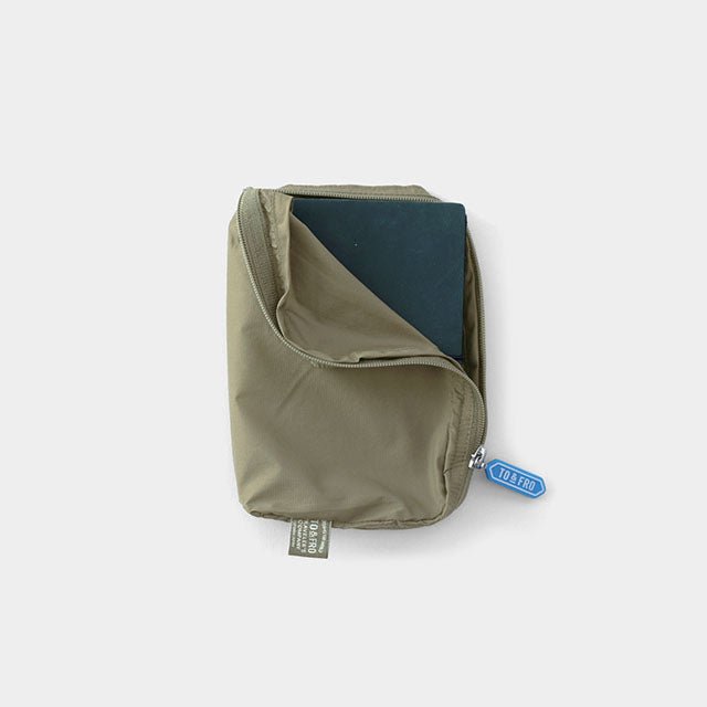 Traveler's Company: TF TO&FRO Traveler's Notebook Organizer, Passport Size, Olive - Art Bloss