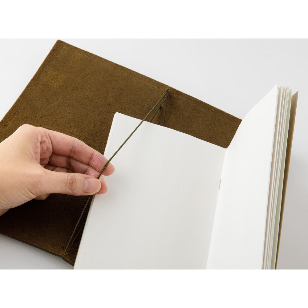 Traveler's Notebook Regular Size Oliver: Traveler's Company - Art Bloss
